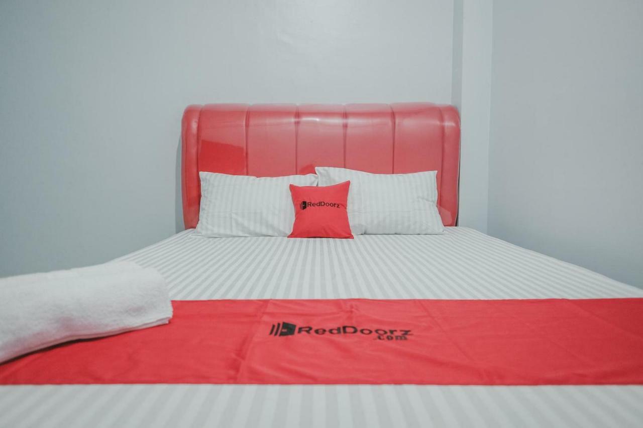 Reddoorz @ Jalan Pemuda Medan Hotel Exterior foto