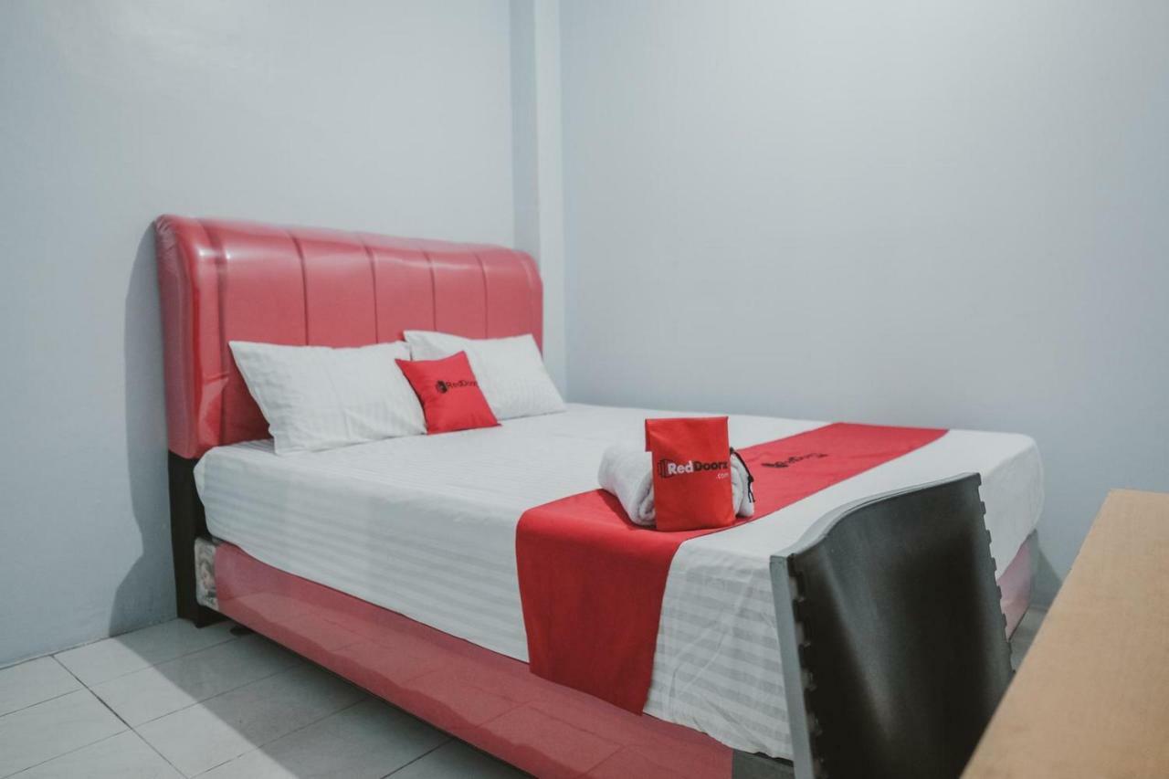 Reddoorz @ Jalan Pemuda Medan Hotel Exterior foto